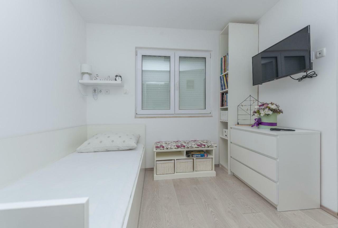 Apartment Mirjana Makarska Exteriör bild